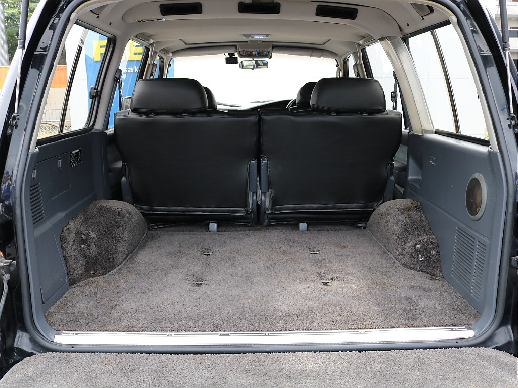 広々とした荷室はたくさんのお荷物を積むことができます。