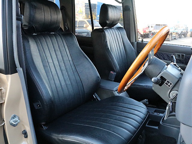 新品クラシックブラックシートカバー装着！