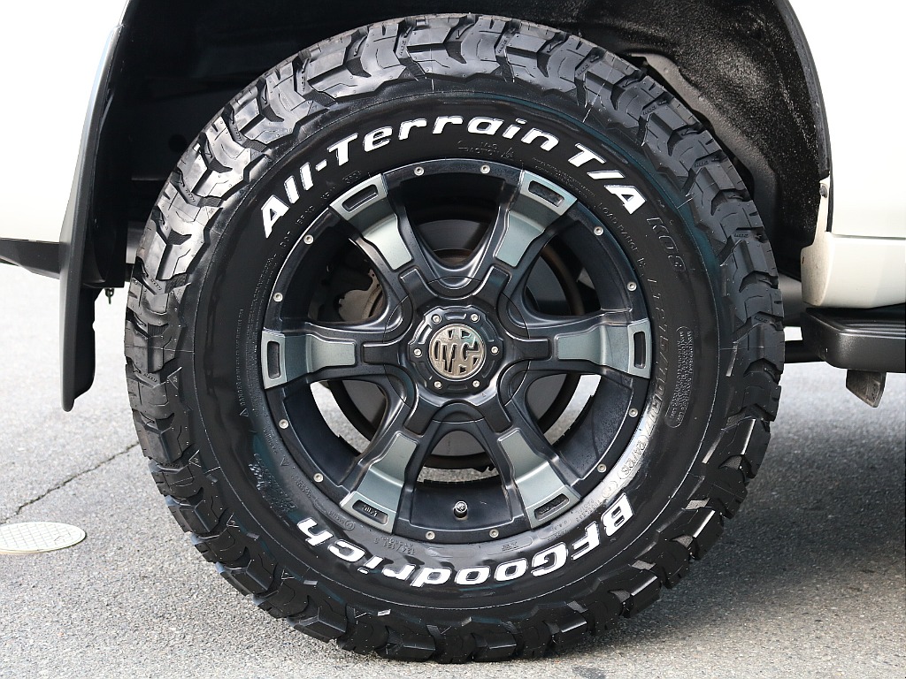 新品BFGoodrichATタイヤにMGヴァンパイア17インチAW装着！
