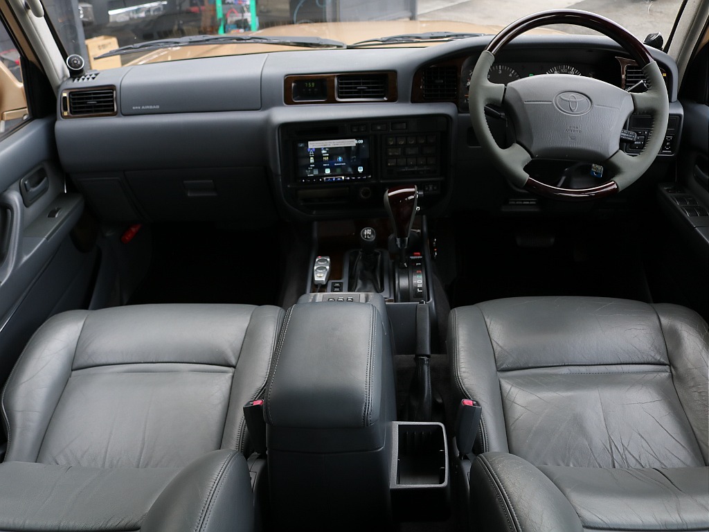 最終型の本革シートとなります。