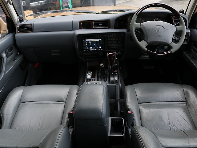 最終型の本革シートとなります。