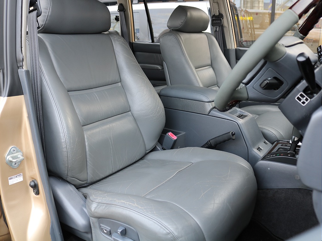 電動本革シート！