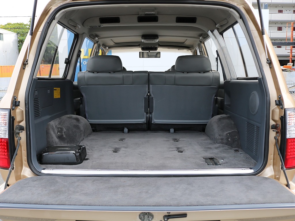 広々とした荷室はたくさんのお荷物を積むことが可能です。