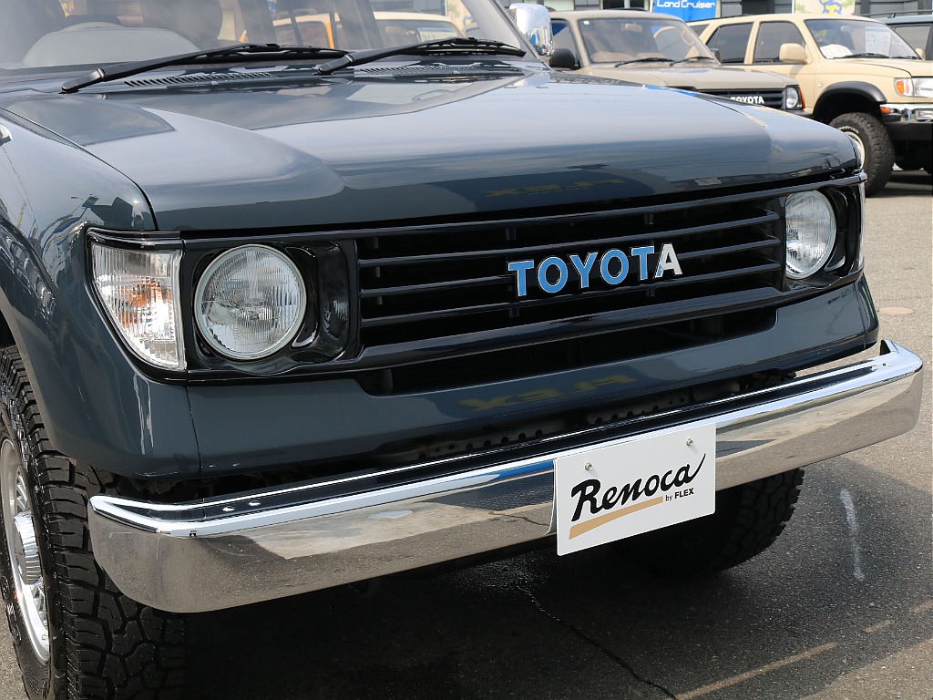 丸目にTOYOTA横文字グリル装着！  文字はメッキ加工と細かいこだわりです！