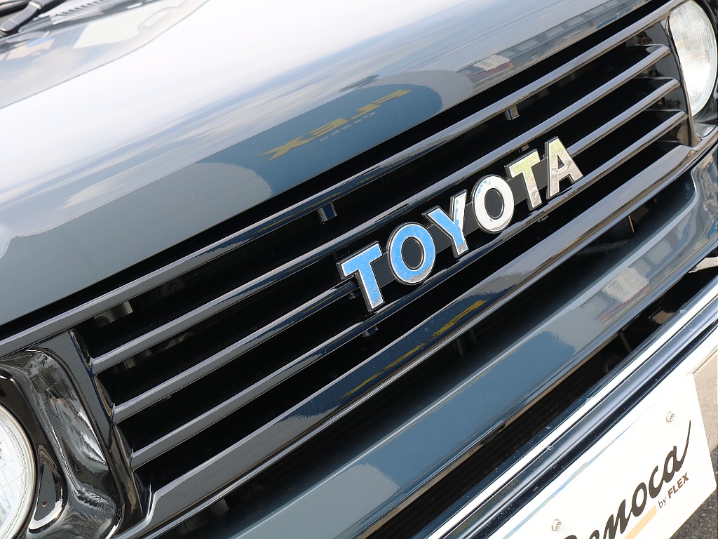 艶有ブラック×メッキの塗り分け。