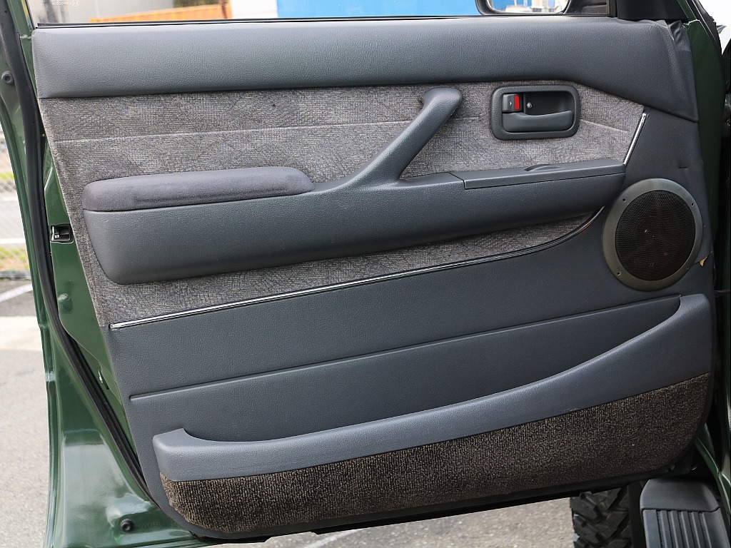 助手席ドア内張。