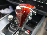 ウッドシフトノブも装着済み。