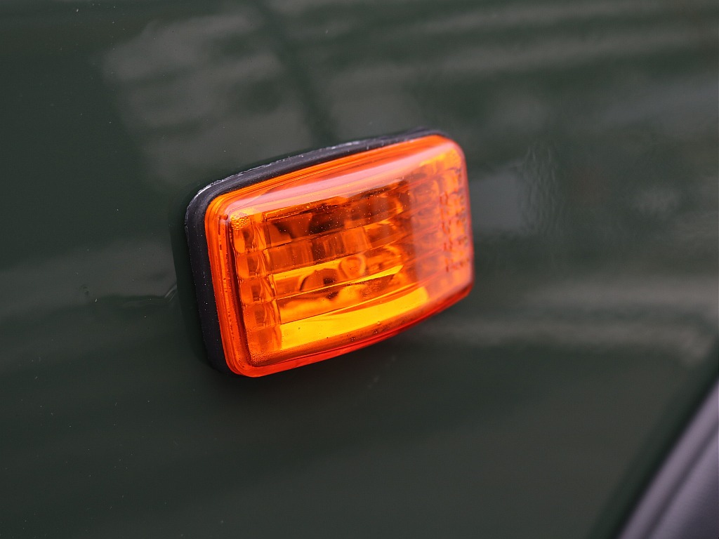 オレンジサイドマーカー。