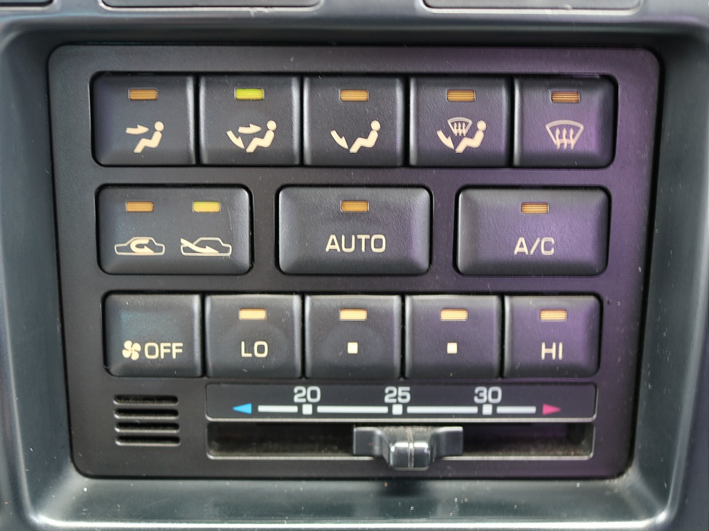 エアコンパネル。