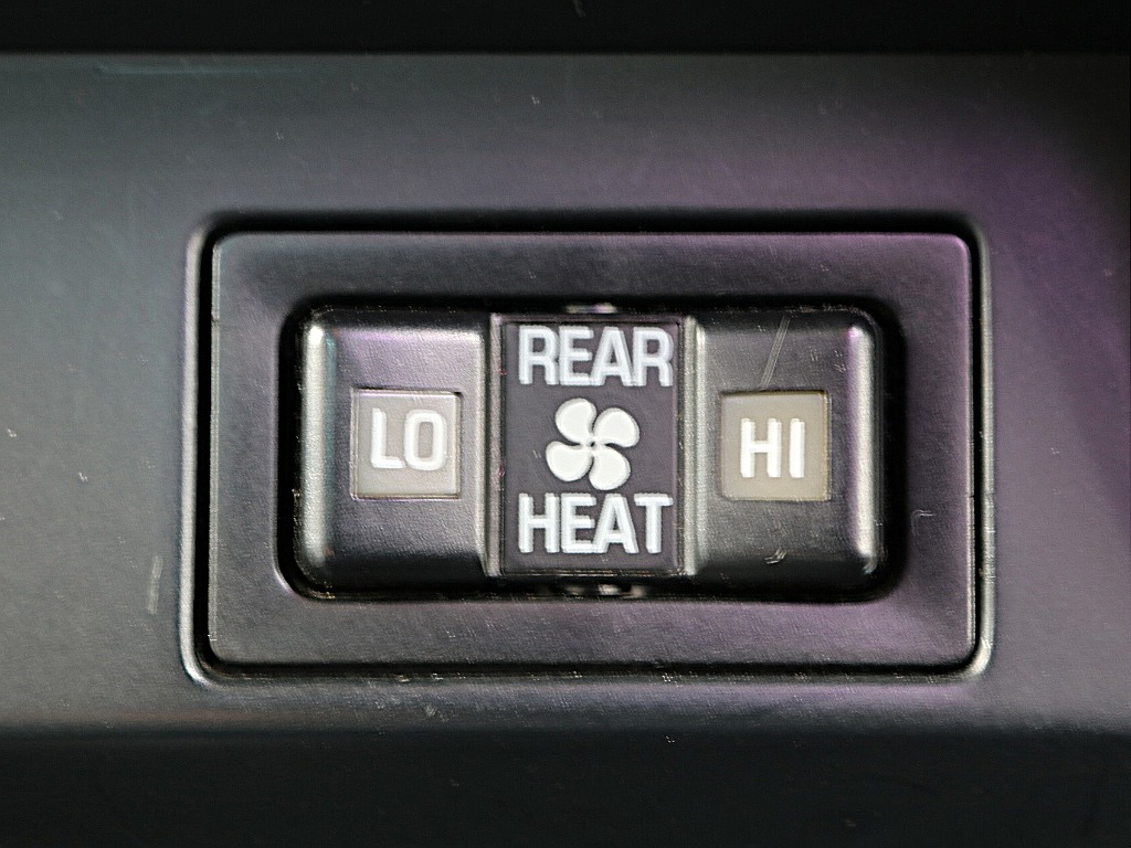 リアヒーターもございます。