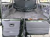 荷室・パネル類も状態良好です。