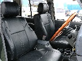 ブラックシートカバーが装着済み。