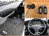 大きなダッシュ割れもなく、綺麗な状態です。 キーレス付きでフロアマット新品！