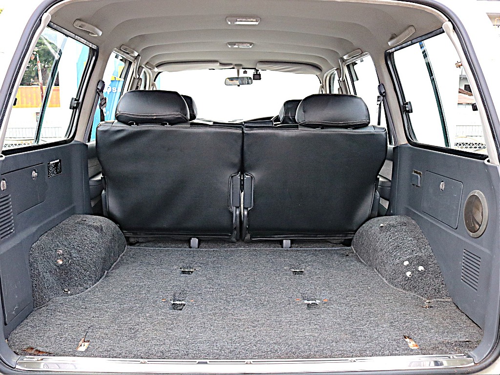 荷室はたくさんのお荷物を積むことが可能です。