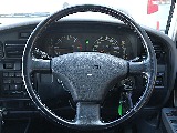 純正ステアリング。