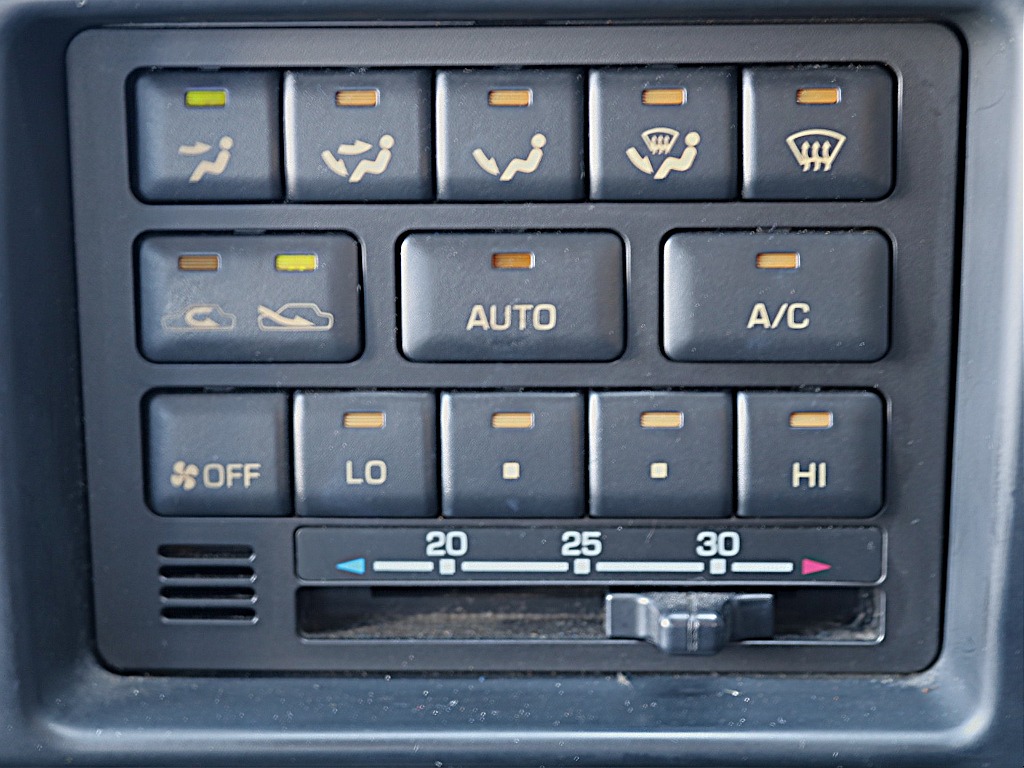 エアコンパネル。