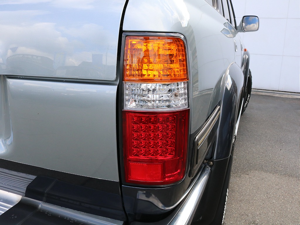 新品LED3色テール。