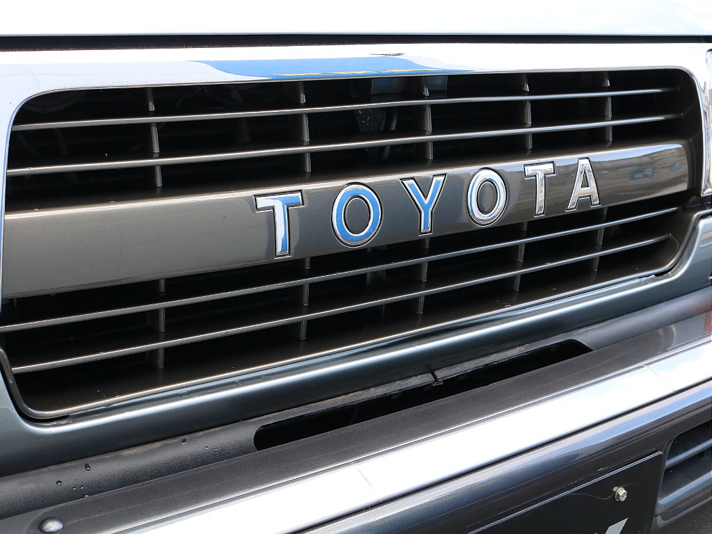 純正グリルNEW塗装。