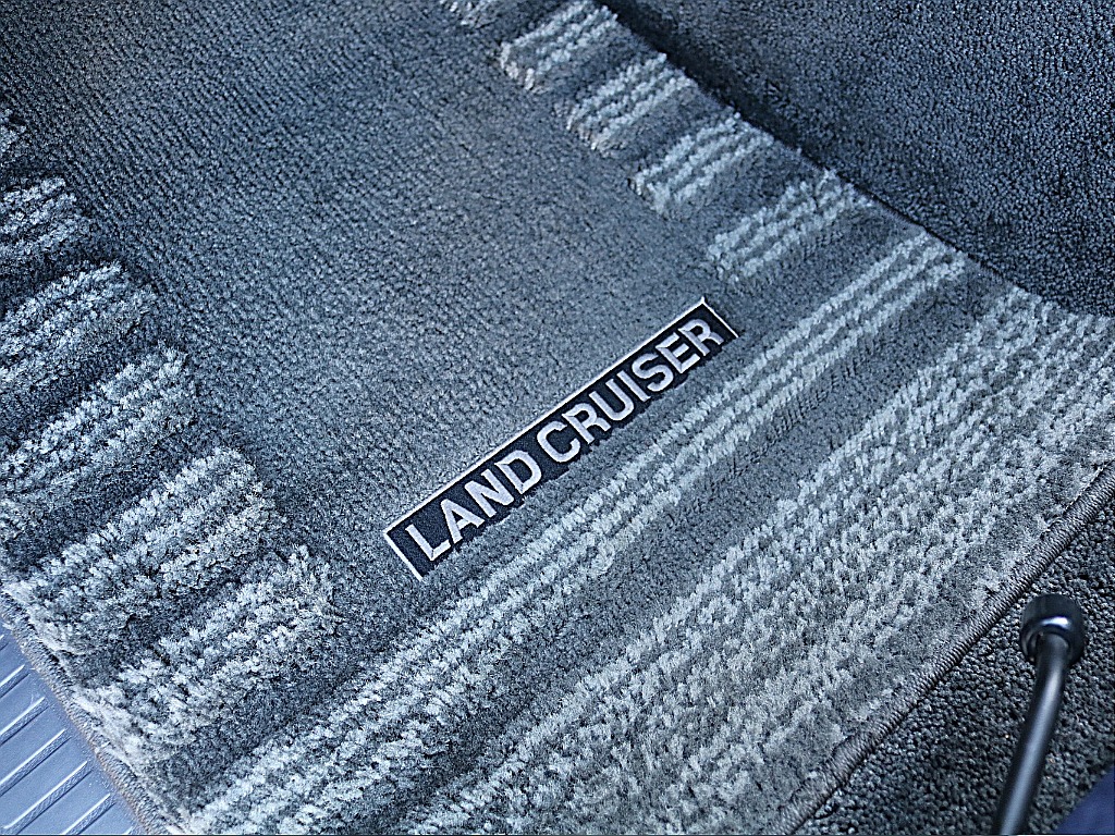 純正フロアマットが綺麗に残っております。