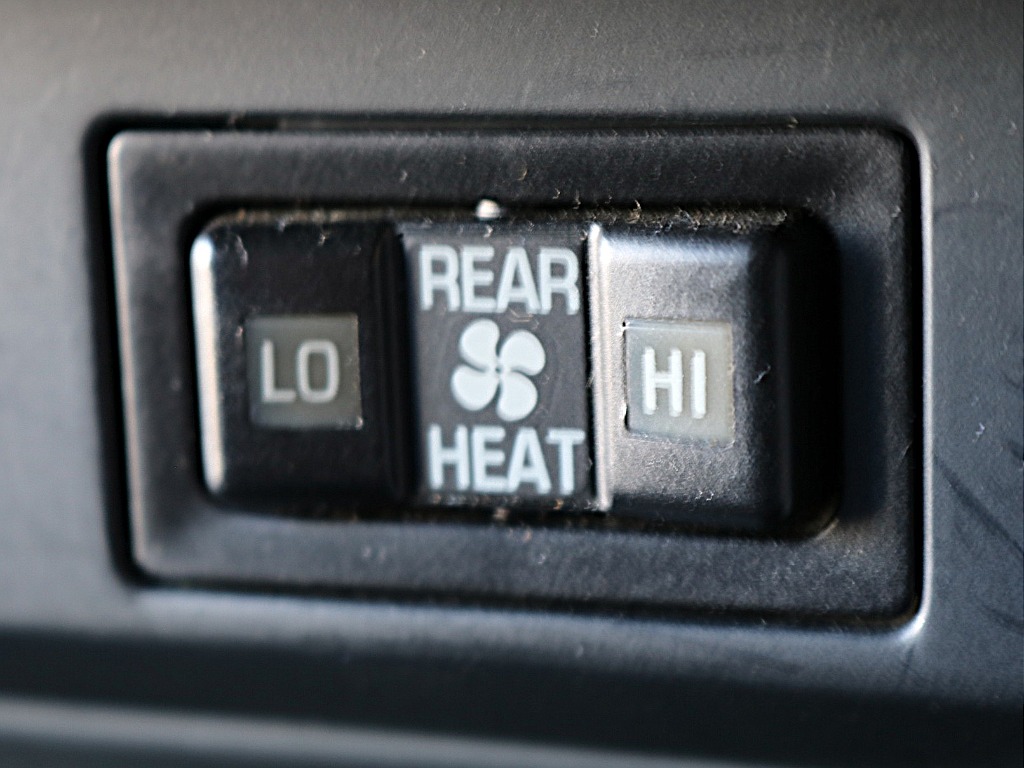 リアヒーター付き。