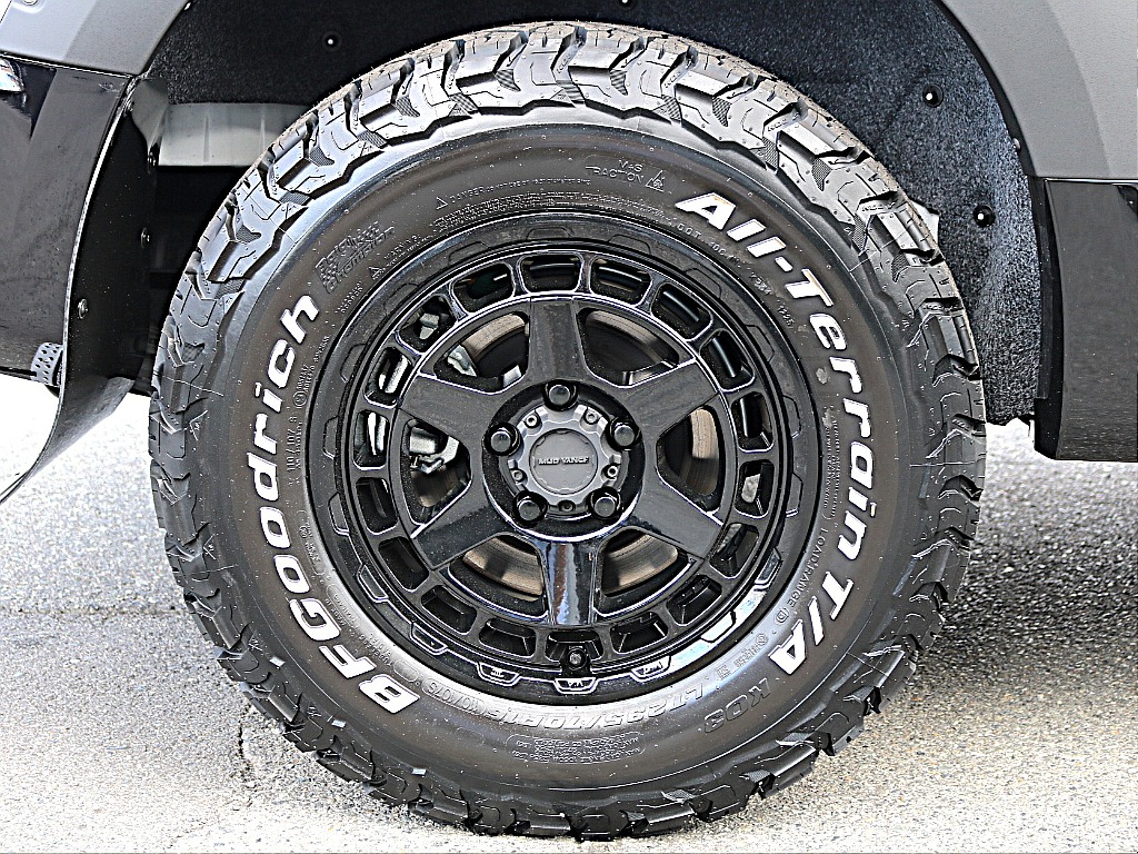 BFGoodrichATタイヤ＆MAD VANCE X TYPE S それぞれ新品装着です。