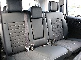 ２列目も広々と使用できる良さがございます。