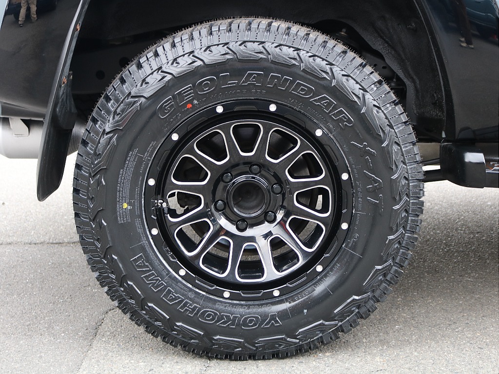 ジオランダーX-ATタイヤ＆デルタフォース１７インチAW！それぞれ新品装着。