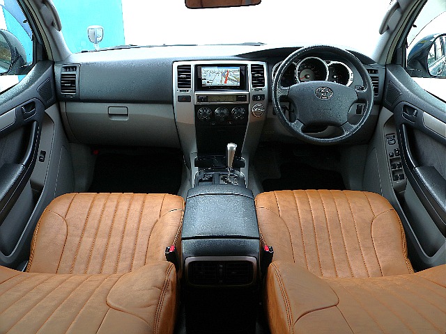 内装はブラック基調となります。