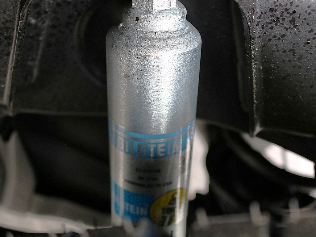 ビルシュタインショックも新品装着。