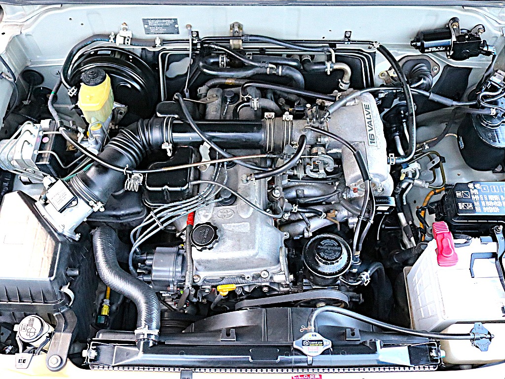 エンジンルームも綺麗な状態です。