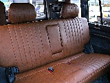前期型になりますので、ベンチシートとなります。