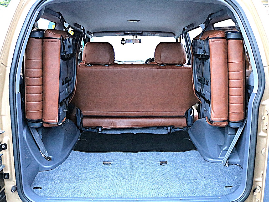 広々とした荷室はたくさんのお荷物を積むことが可能です。状態も良好です！