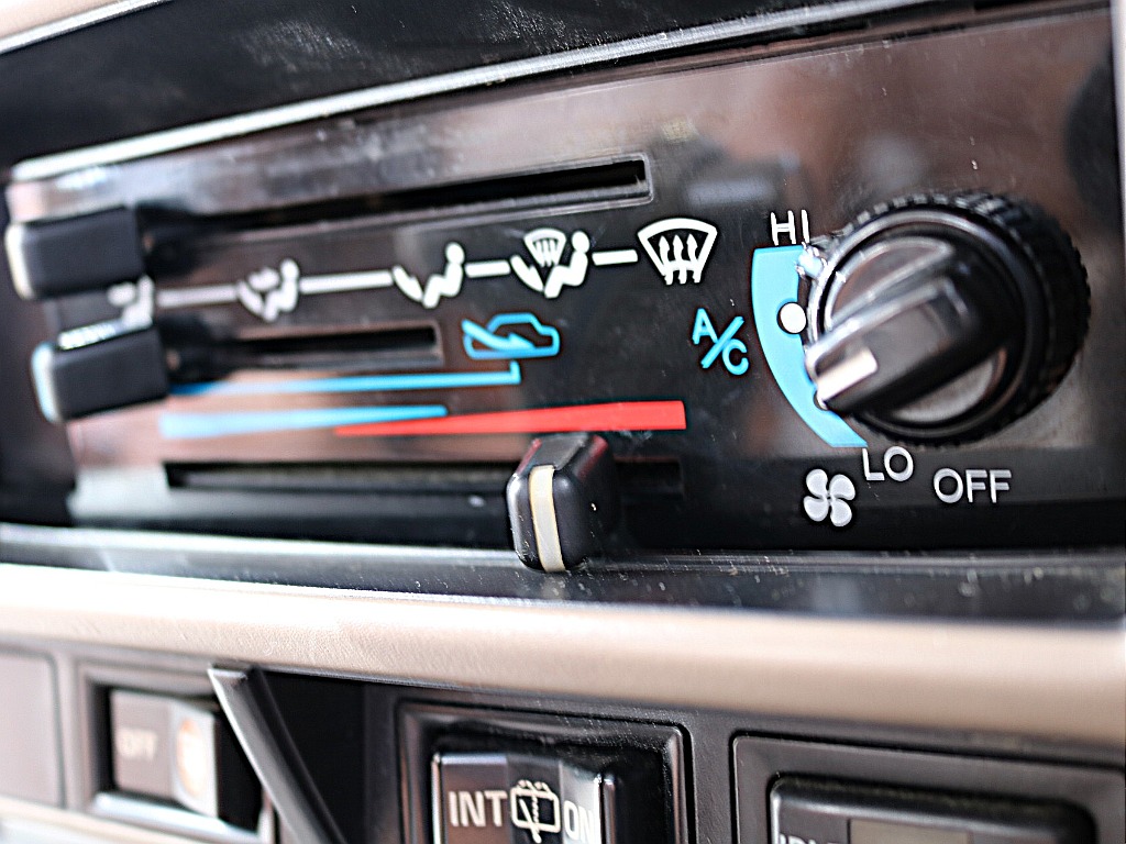 エアコンパネル。