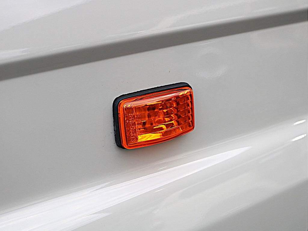 オレンジサイドマーカー