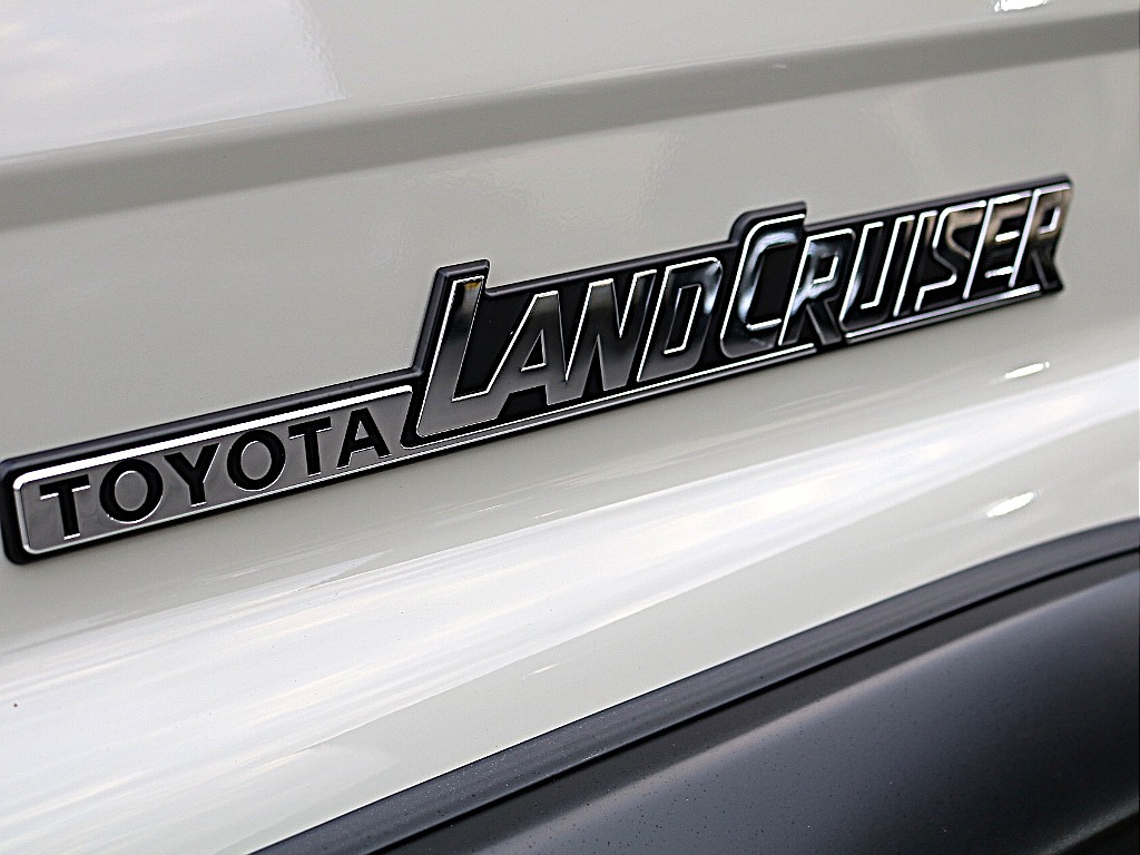 新品エンブレム。