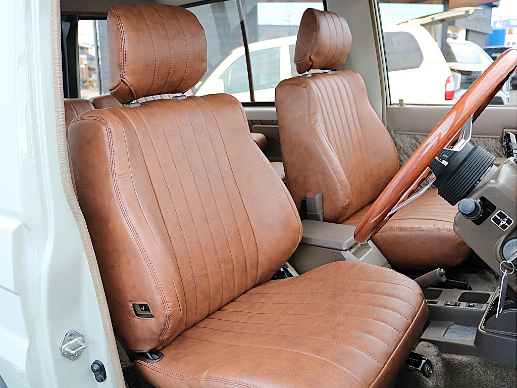 新品ブラウンシートカバー装着！