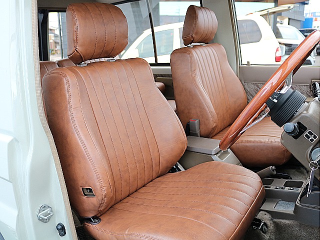 新品ブラウンシートカバー装着！