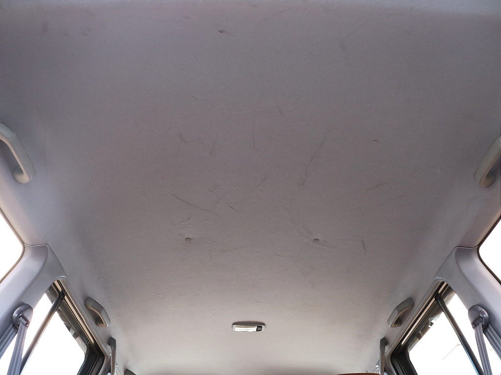 天張りには少し傷・汚れ等ございます。