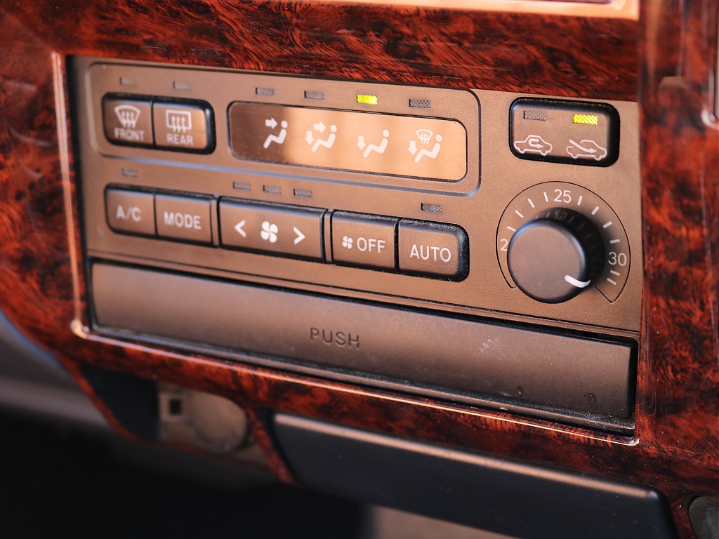 エアコンパネル。