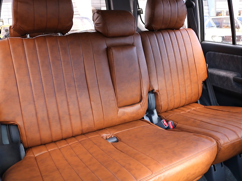 後期型となりますので 分割シートです。