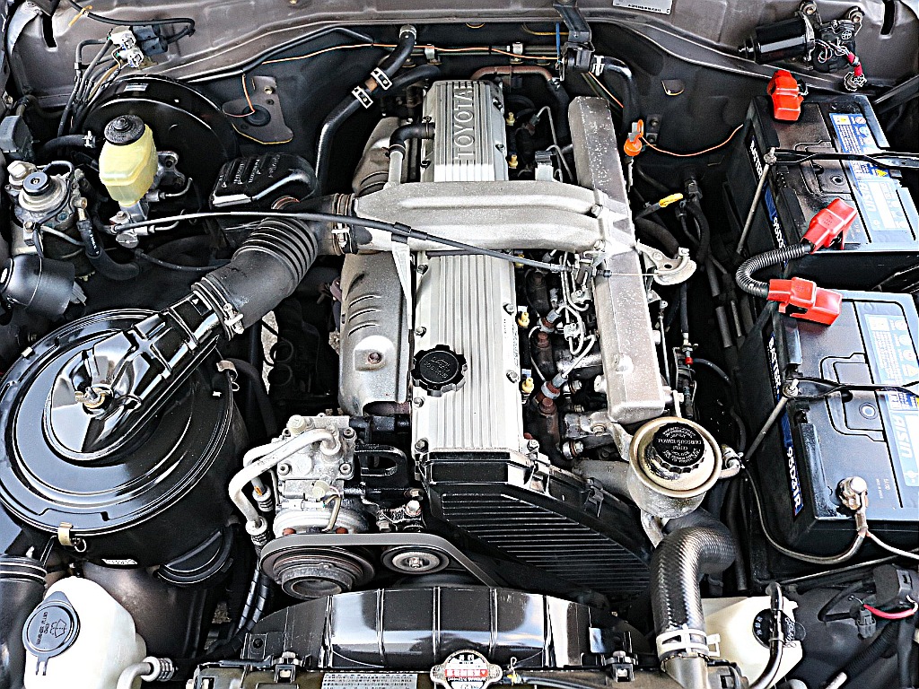 エンジンルームもご覧のように綺麗な状態です。