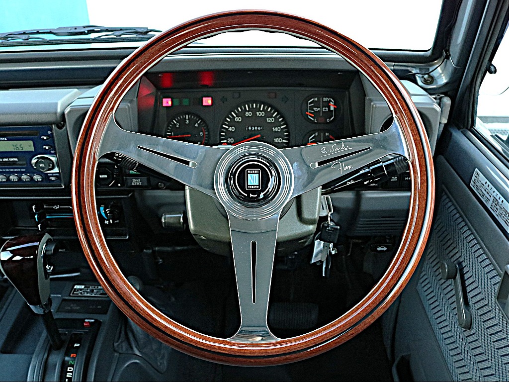 新品でNARDIを装着しております。