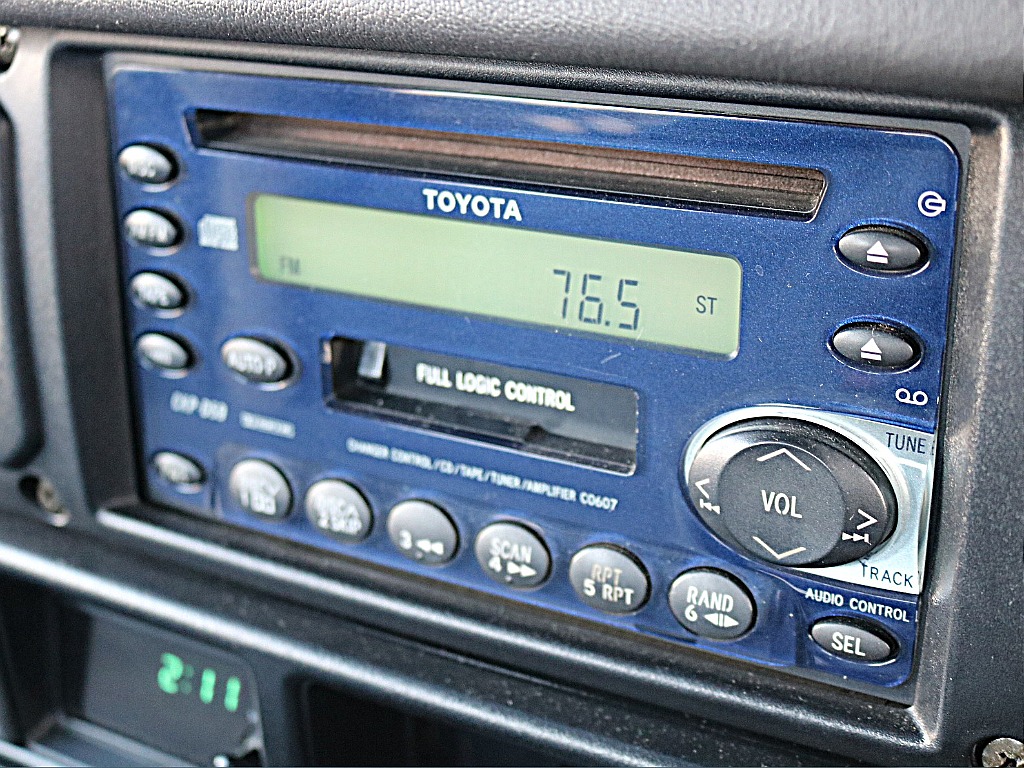 純正オーディオが渋いです。 もちろん交換も可能です。