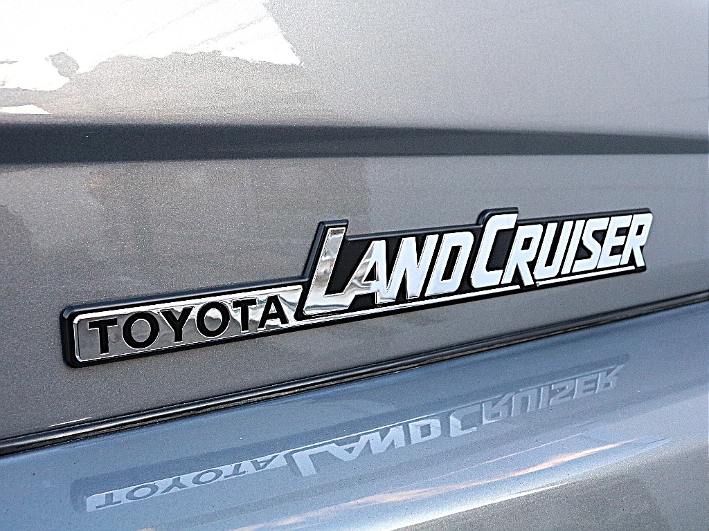 エンブレムは新品です。