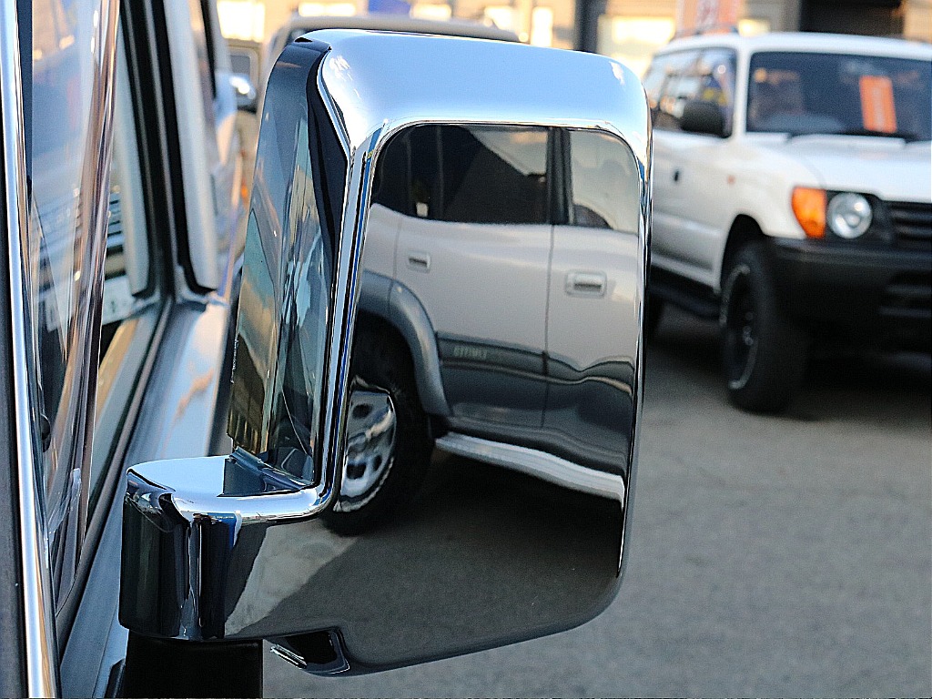 メッキドアミラーカバー新品です。