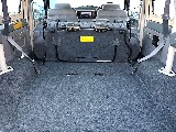 荷室も綺麗です。 ２列目を倒すと、荷室スペースが多く確保できます。