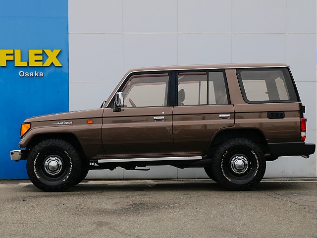 サイドステップ付きなので、乗り降りも 問題ないかと思います。