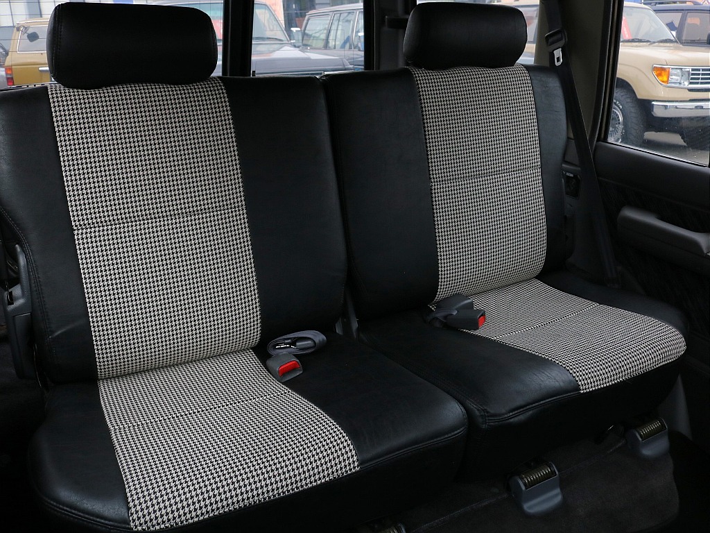 ２列目も使用感少なく綺麗な状態です。