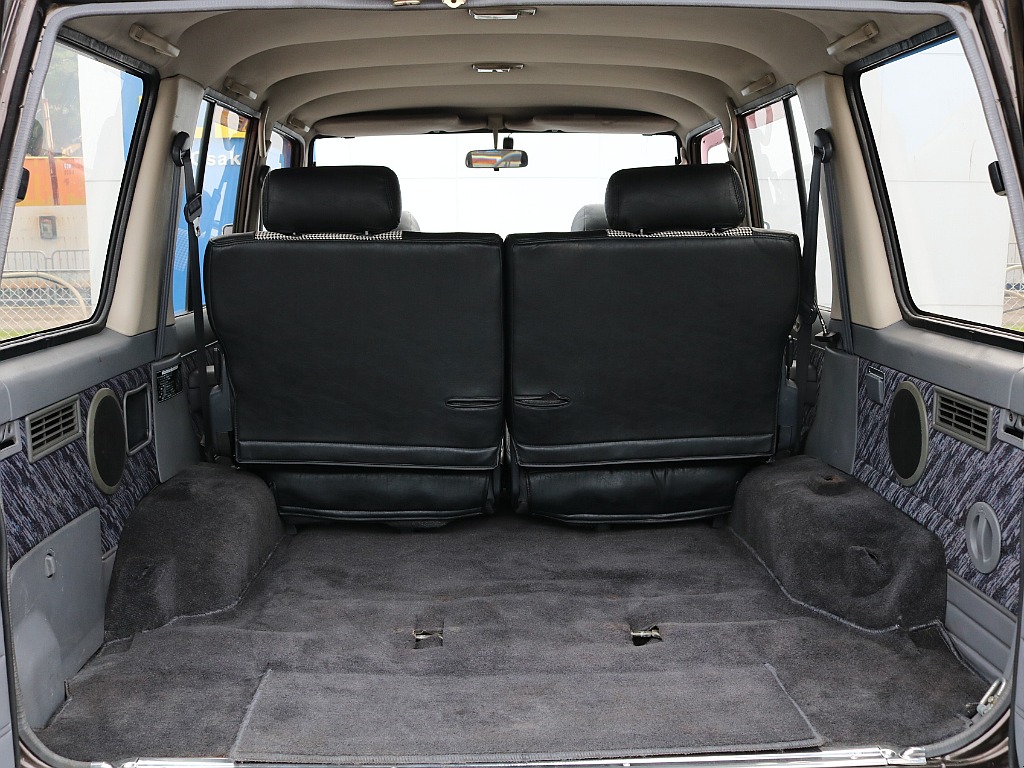 荷室は広々使用できます。