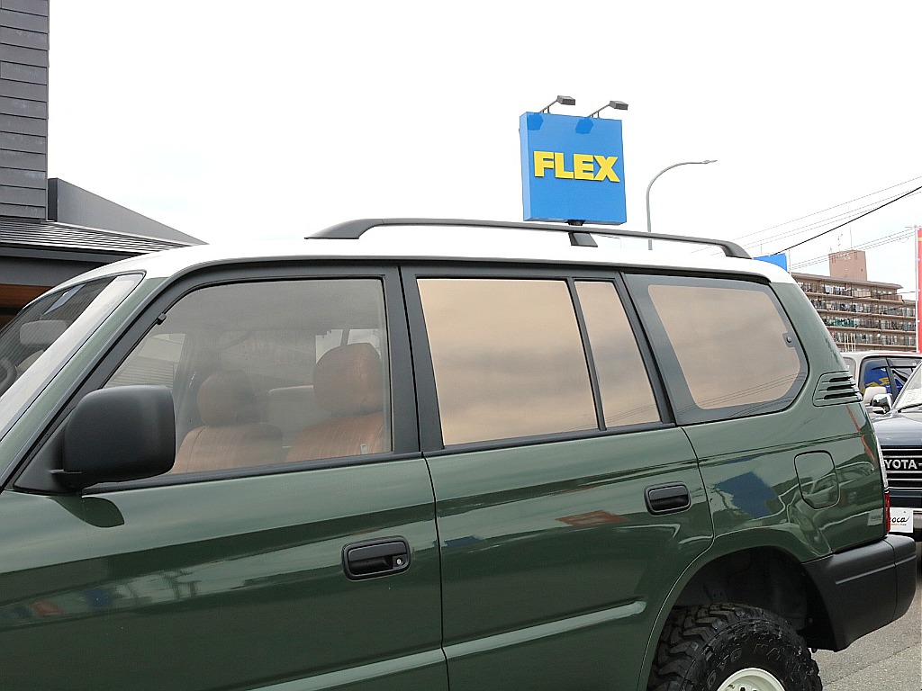 ルーフはホワイトに塗装。